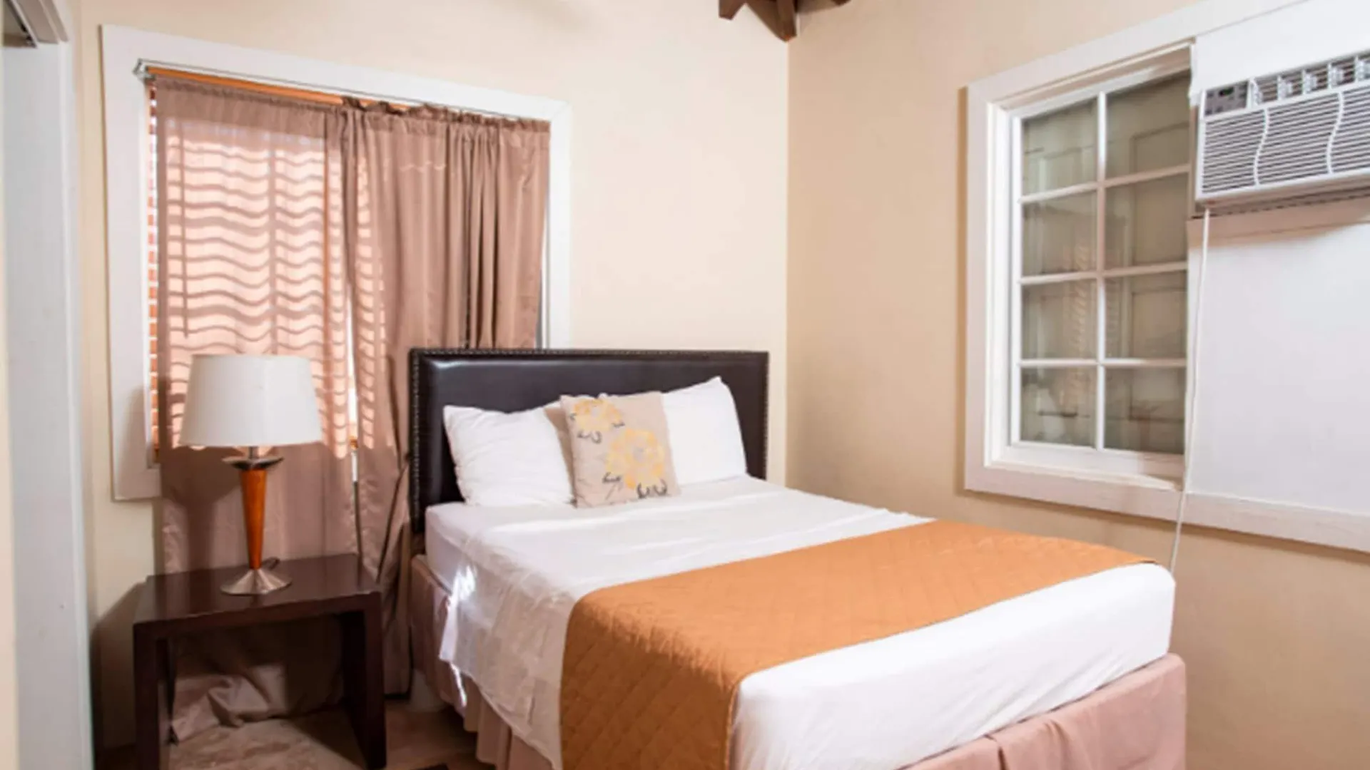 Bunker Hill Hotel Carlota Amalia